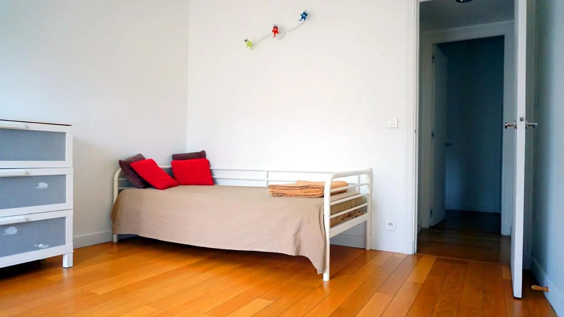 Avenue Bugeaud - Paris 16 Apartment 0*,  France